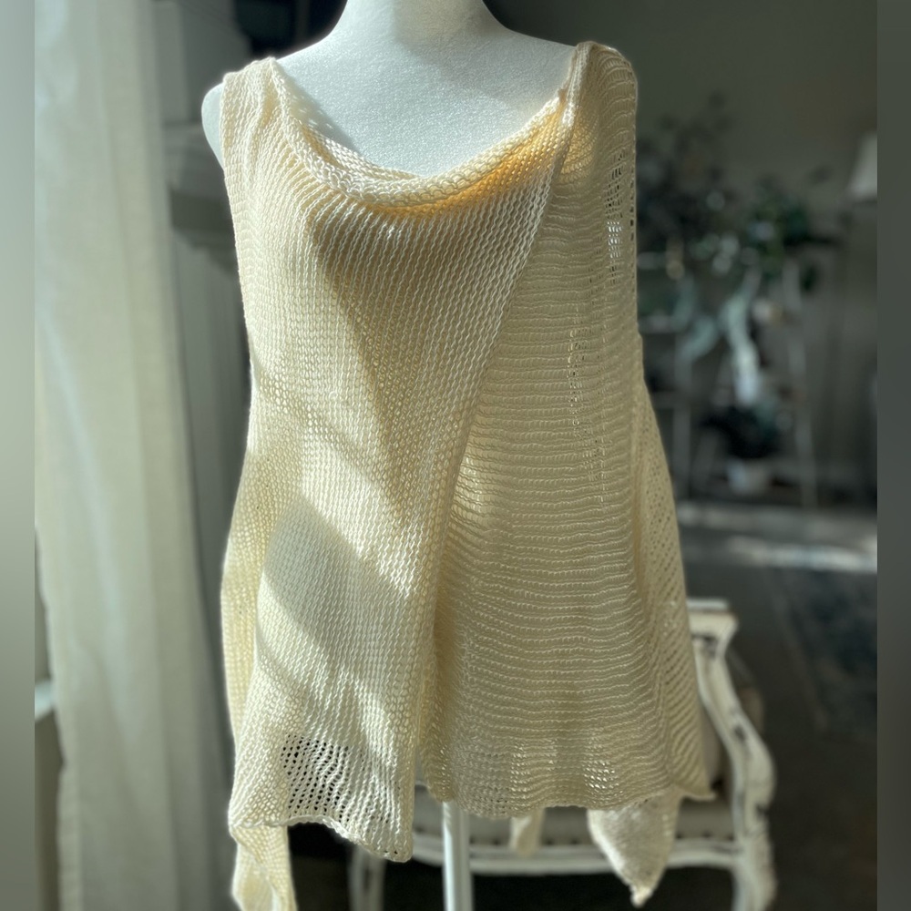 Design B Woman’s Knit Cross Front Sweater Size Medium